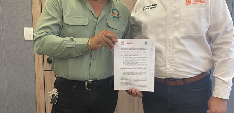 SECRETARIO GENERAL ENTREGA AL SECRETARIO DEL AYUNTAMIENTO PLIEGO PETITORIO DEL CONVENIO COLECTIVO DE TRABAJO