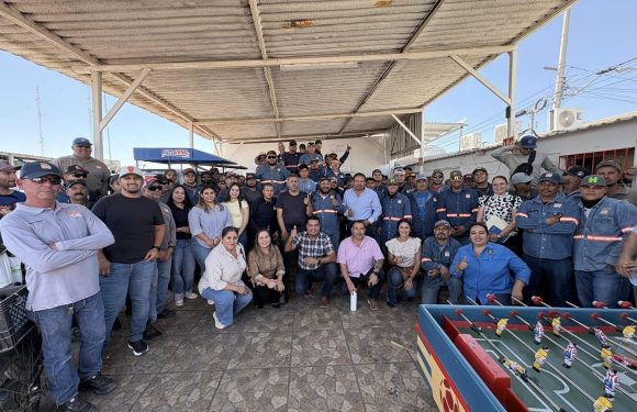 COMITÉ EJECUTIVO VISITA A COMPAÑEROS DE SANIDAD Y LIMPIA PARA PROPORCIONAR INFORMACIÓN IMPORTANTE