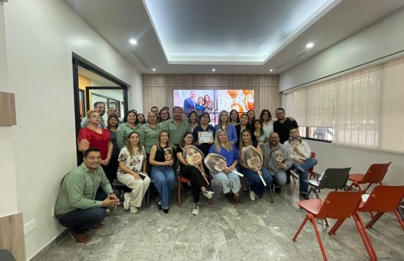 COMITÉ EJECUTIVO ENTREGA RECONOCIMIENTO POR JUBILACIÓN