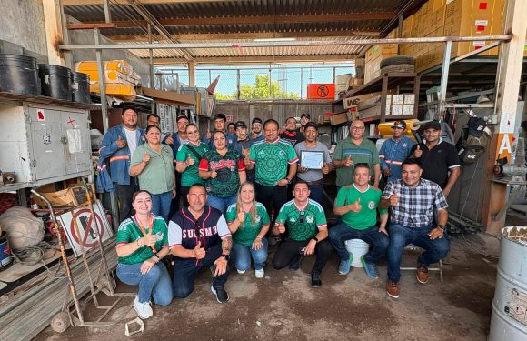 COMITÉ EJECUTIVO ENTREGA RECONOCIMIENTO POR JUBILACIÓN