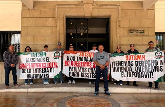 COMITÉ EJECUTIVO SE MANIFIESTA FRENTE A PALACIO MUNICIPAL