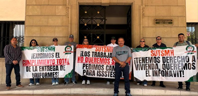 COMITÉ EJECUTIVO SE MANIFIESTA FRENTE A PALACIO MUNICIPAL